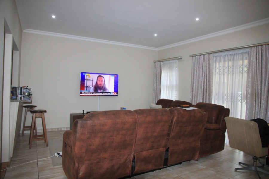 To Let 3 Bedroom Property for Rent in Sunnyridge Eastern Cape